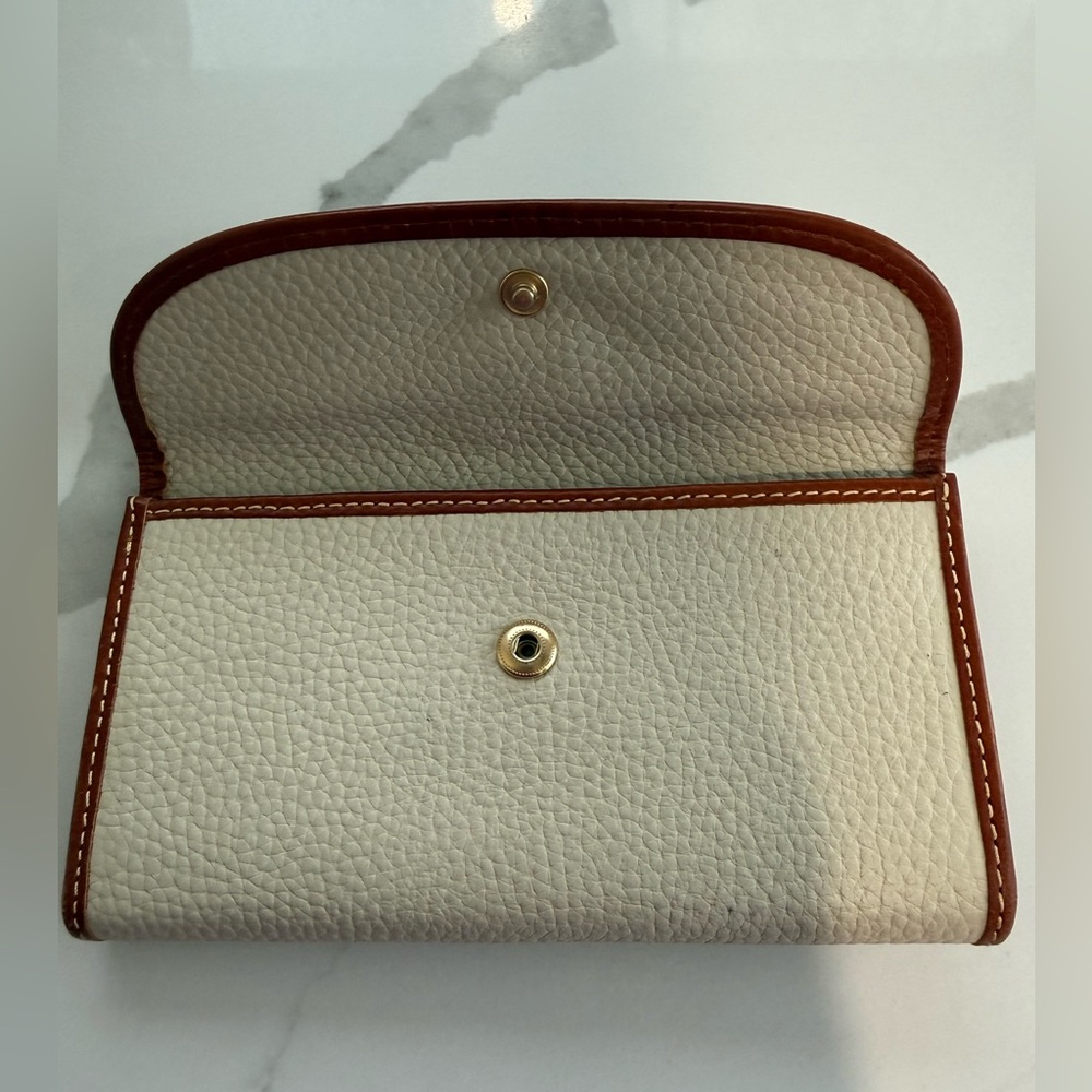 Dooney & Bourke Cream Pebble Leather Wallet with Brown Trim and Brass Plaque - Picture 2 of 8